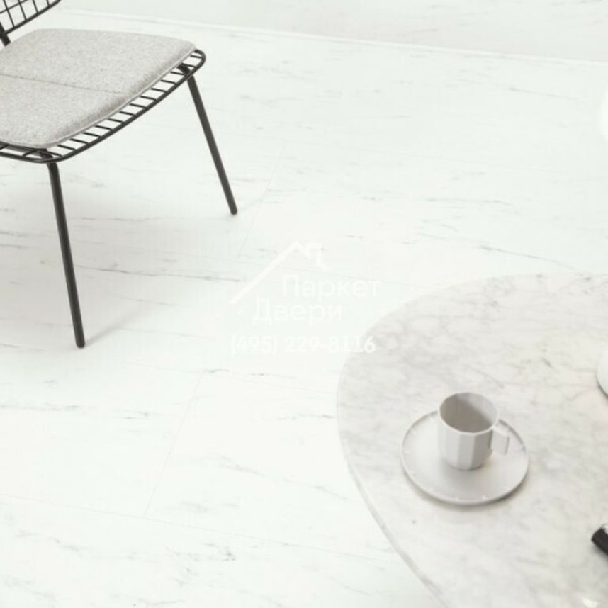Виниловый пол Quick-Step Alpha Vinyl Tiles Мрамор каррарский белый AVST40136 610x303x5.0-1