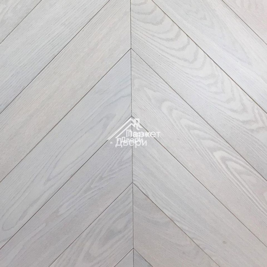 Паркет Wood Bee французская ёлка Chevron Ясень Мунлайт / Moonlight, 510x92x12